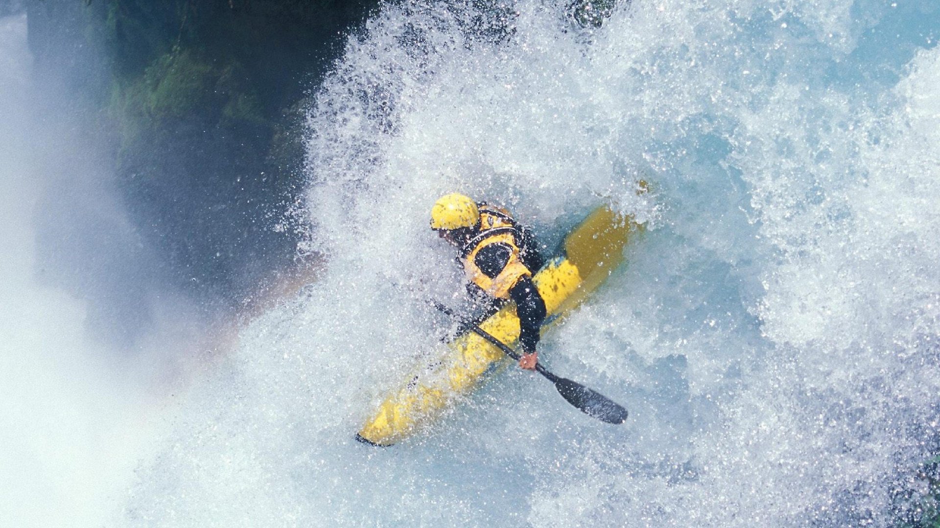 -“高原疯狂：雪山之巅的极限比拼”，雪山高峰